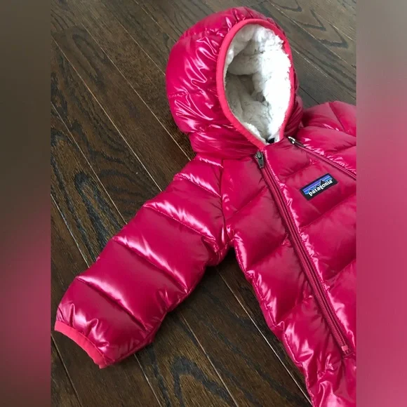 Patagonia Infant Girls NB Hot Pink Hi-Loft Down High-Pile Fleece Hooded Bunting - Picture 2 of 12